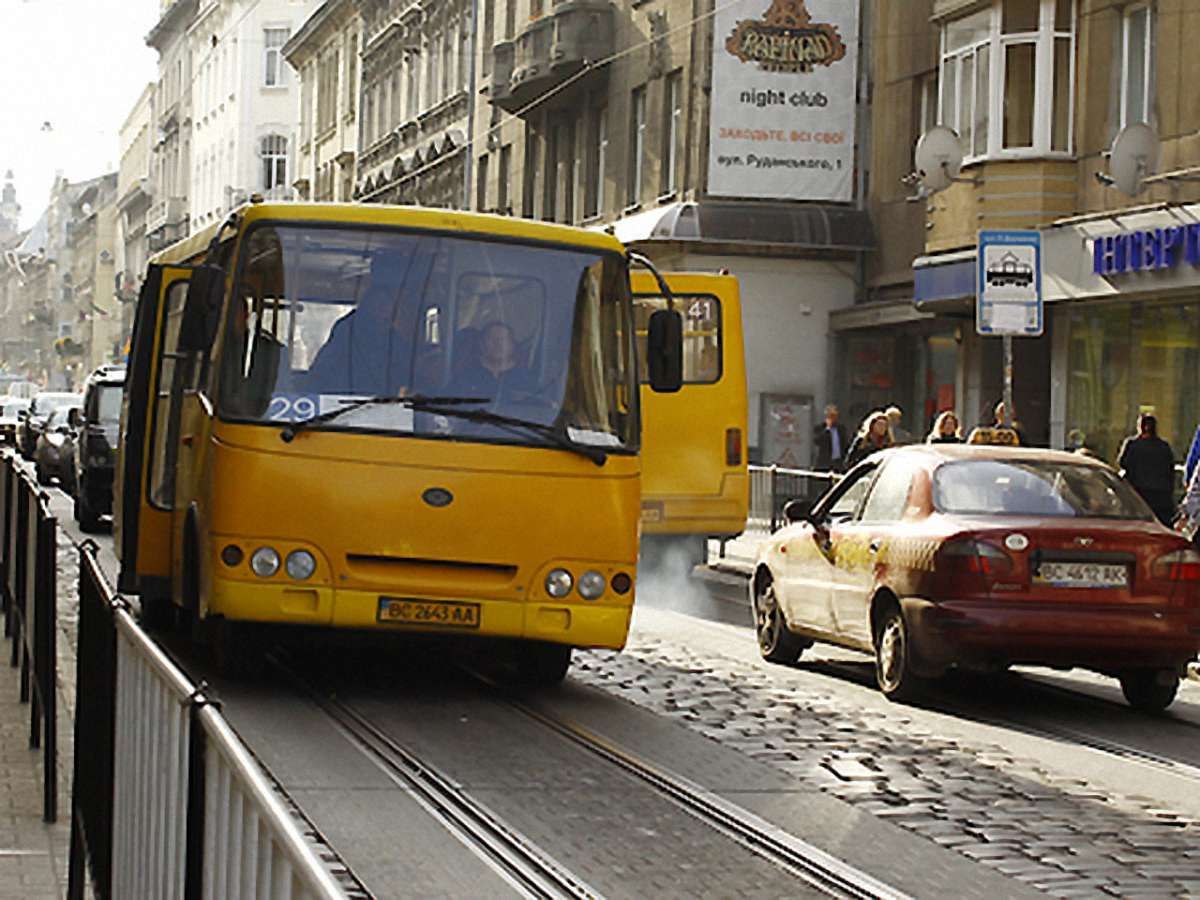 Підвищення тарифів на проїзд вирішить громада Львова, - Садовий