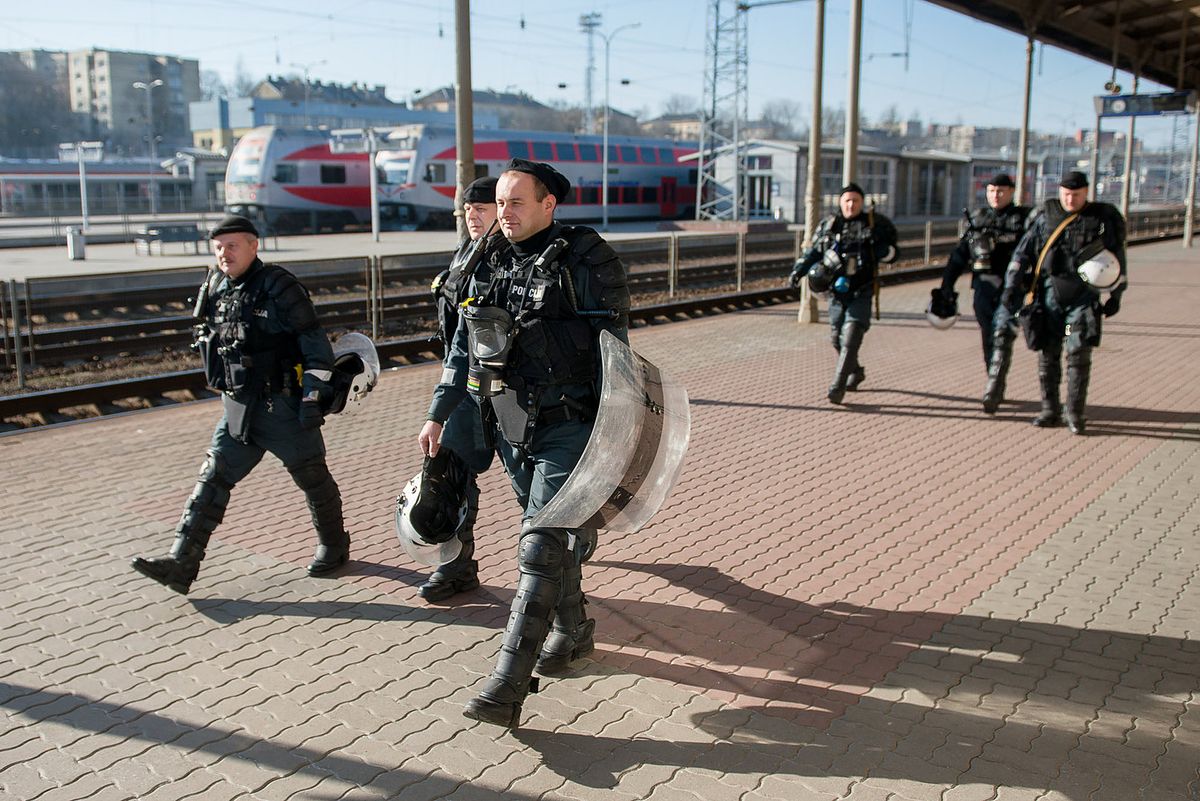 Литовська поліція оточила вокзали Вільнюса через потяги з російськими призовниками