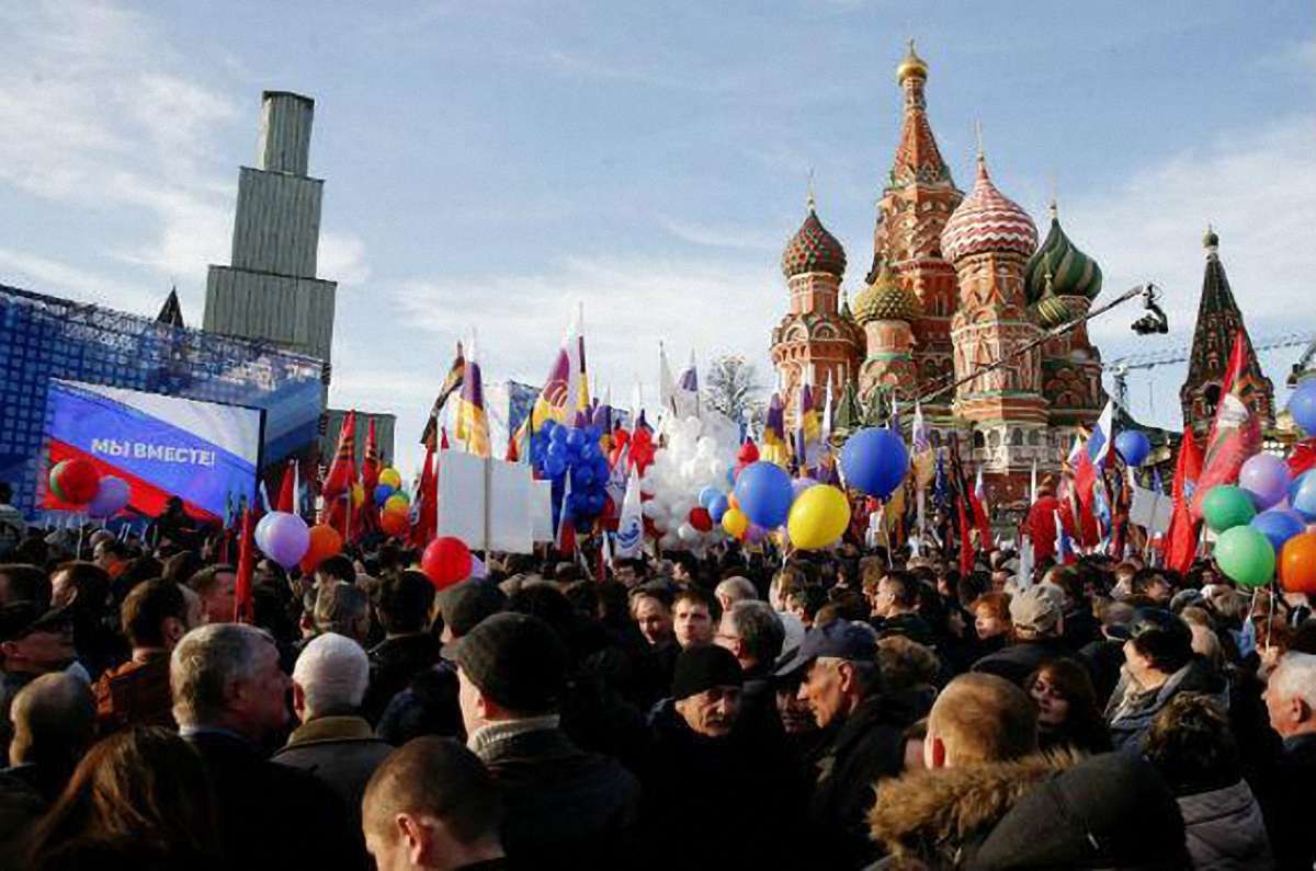 Кремль платить росіянам за участь у провладних мітингах, – Newsweek