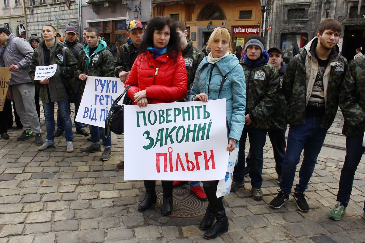 Біля Ратуші активісти вимагали скасувати «пільгові години» у маршрутках