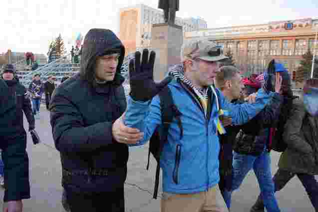 Підлітків, котрі влаштували жовто-блакитний флешмоб в Саратові, викликали на допит в ФСБ