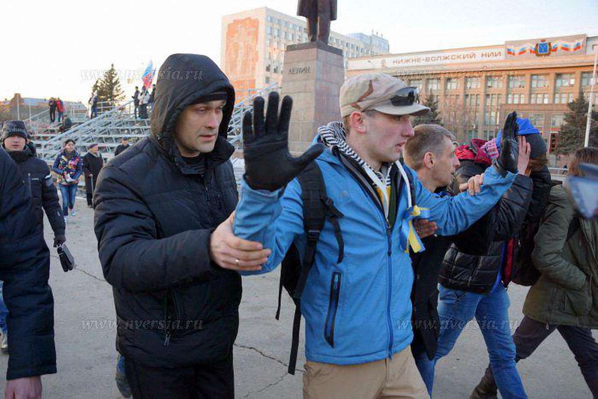 Підлітків, котрі влаштували жовто-блакитний флешмоб в Саратові, викликали на допит в ФСБ