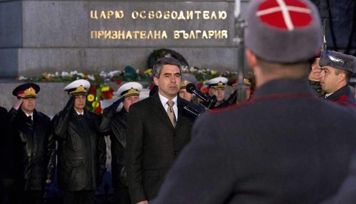 Президент Болгарії відмовився їхати до Путіна на 9 травня
