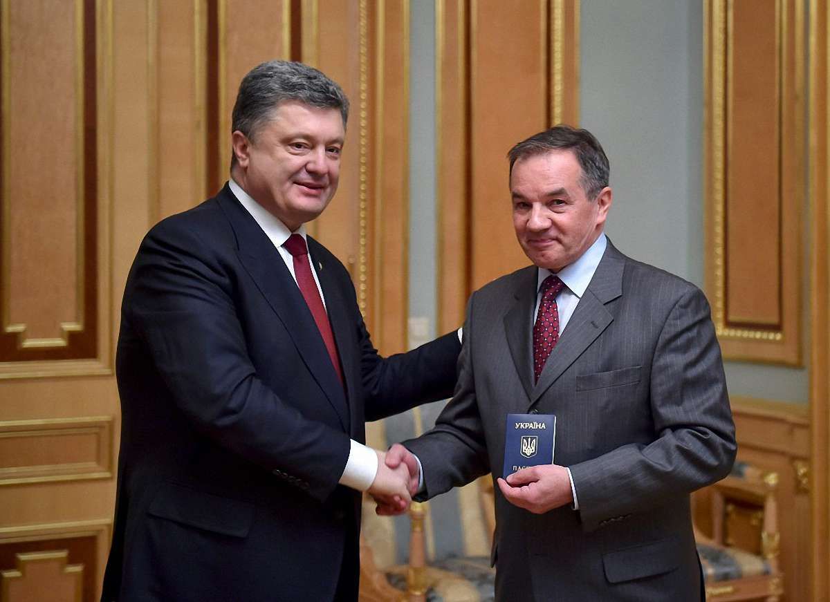 Порошенко надав українське громадянство меценату Терещенку