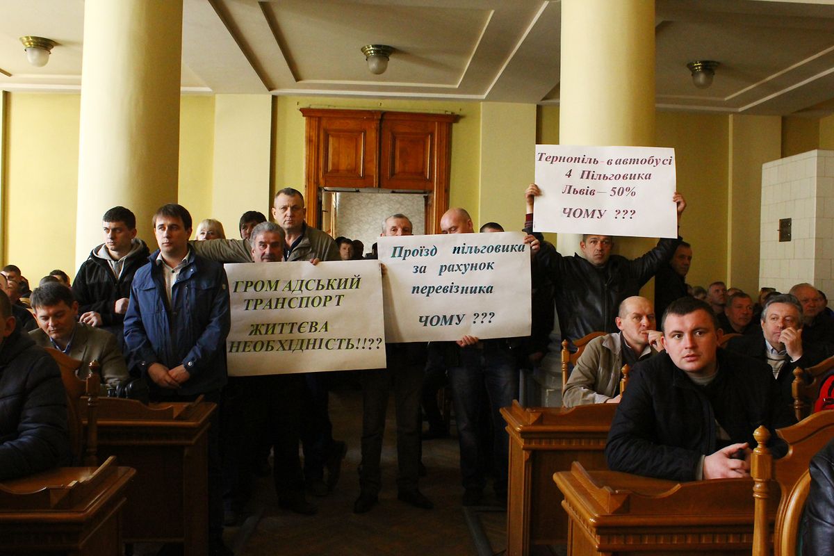 Виконком не скасував рішення про «пільгові години» у маршрутках