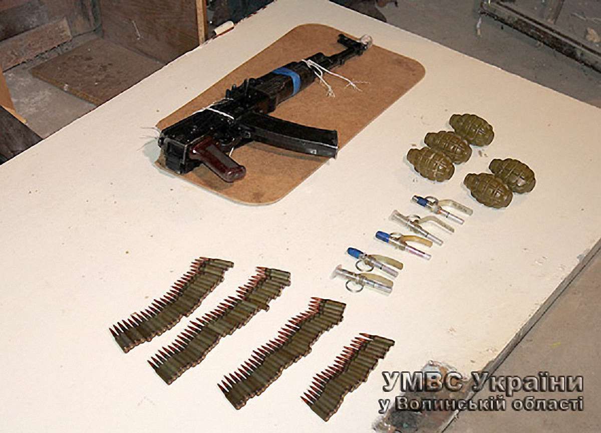 На Волині затримали бійця АТО, який з автомата обстріляв автомобіль (відео)