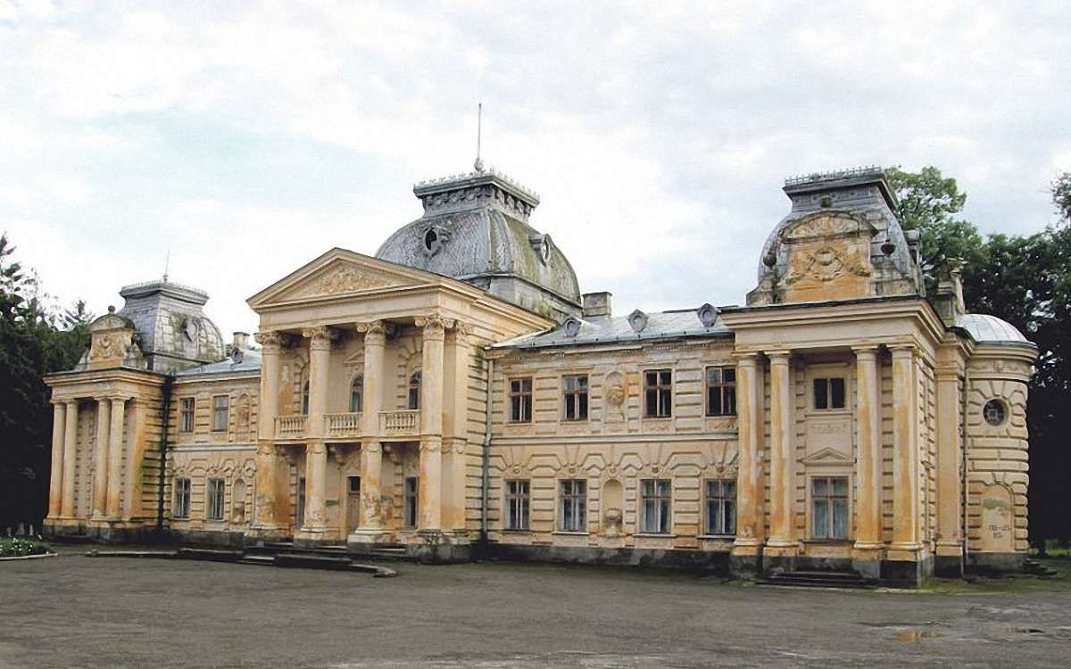 На Львівщині сталася пожежа у палаці польського графа Бадені