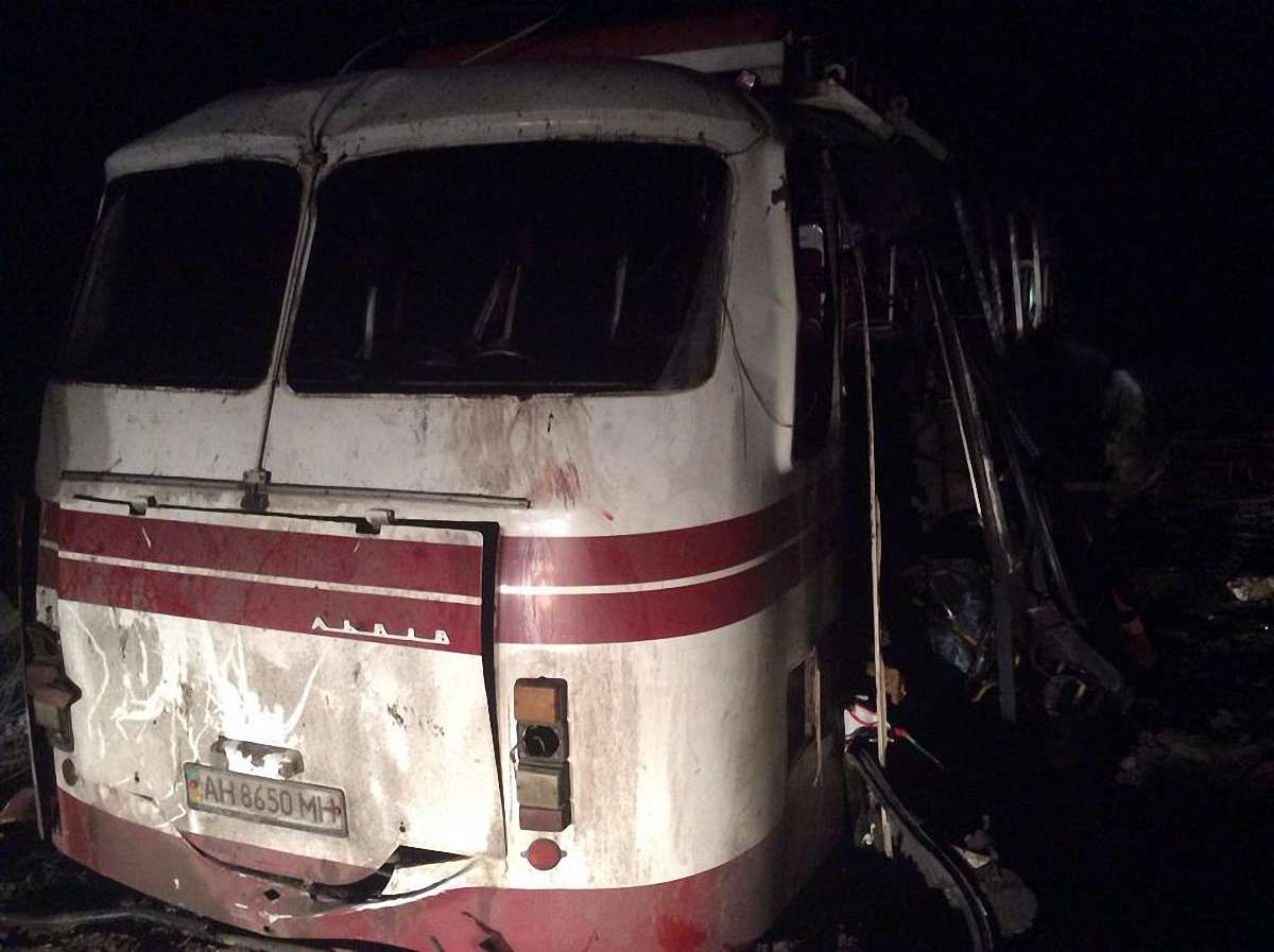 Внаслідок підриву автобуса під Артемівськом загинули четверо людей