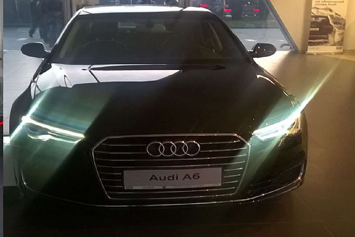 Неадекват намагався викрасти Audi A6 просто з шоу-руму львівського автосалону 