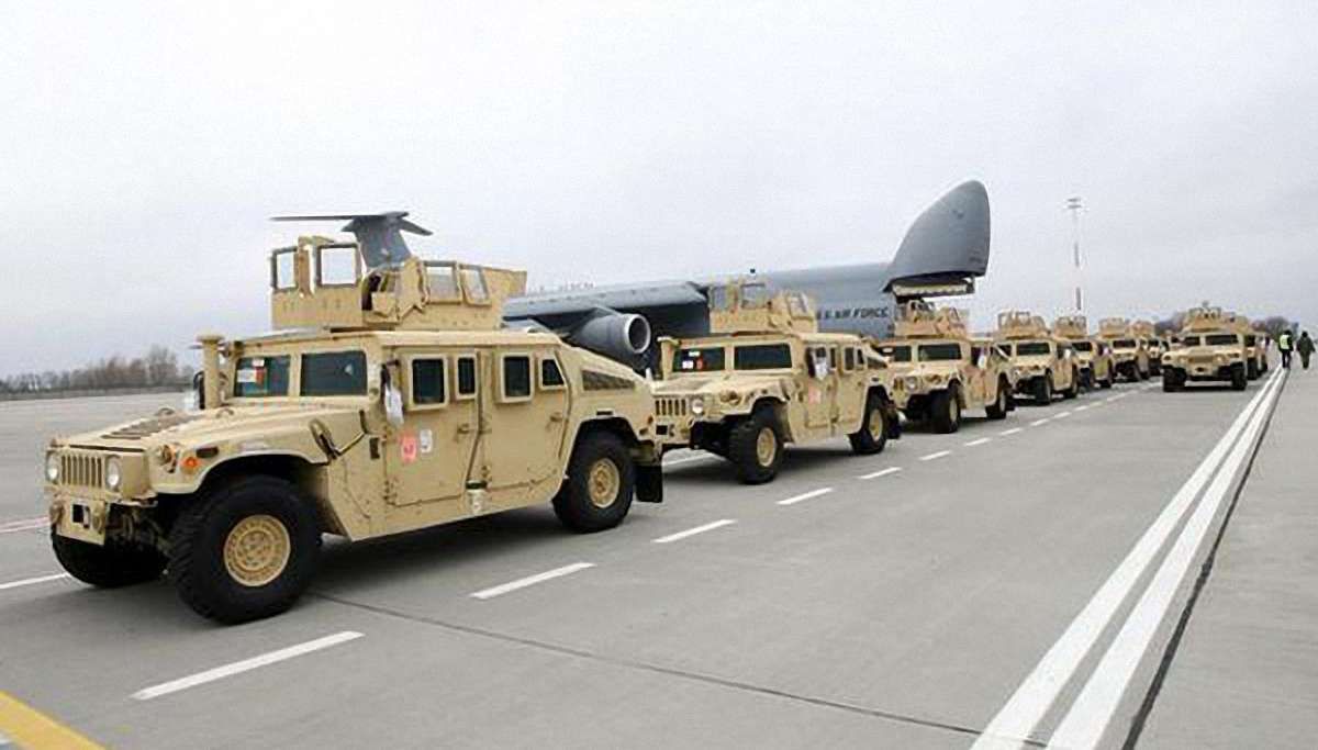 До України прибула чергова партія броньованих HMMWV від США