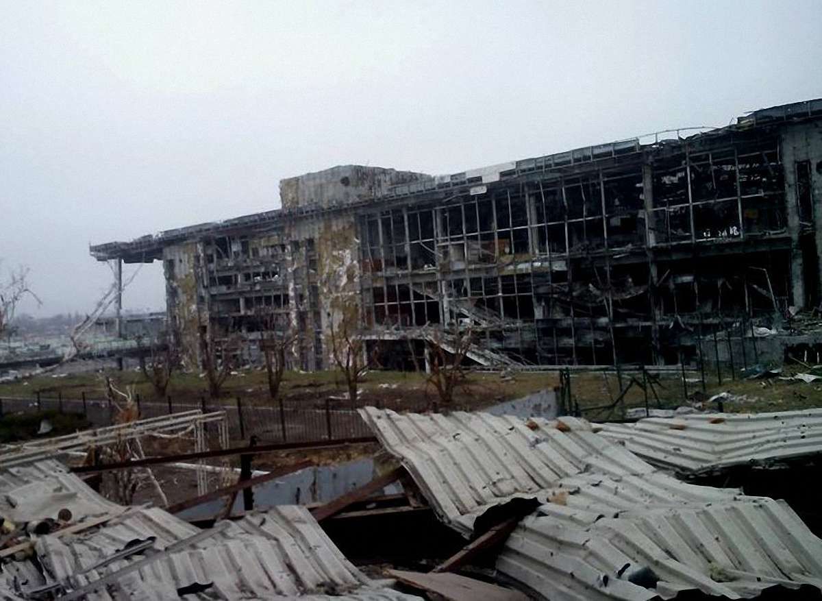 Спостерігачі ОБСЄ виявили на території донецького аеропорту людські рештки