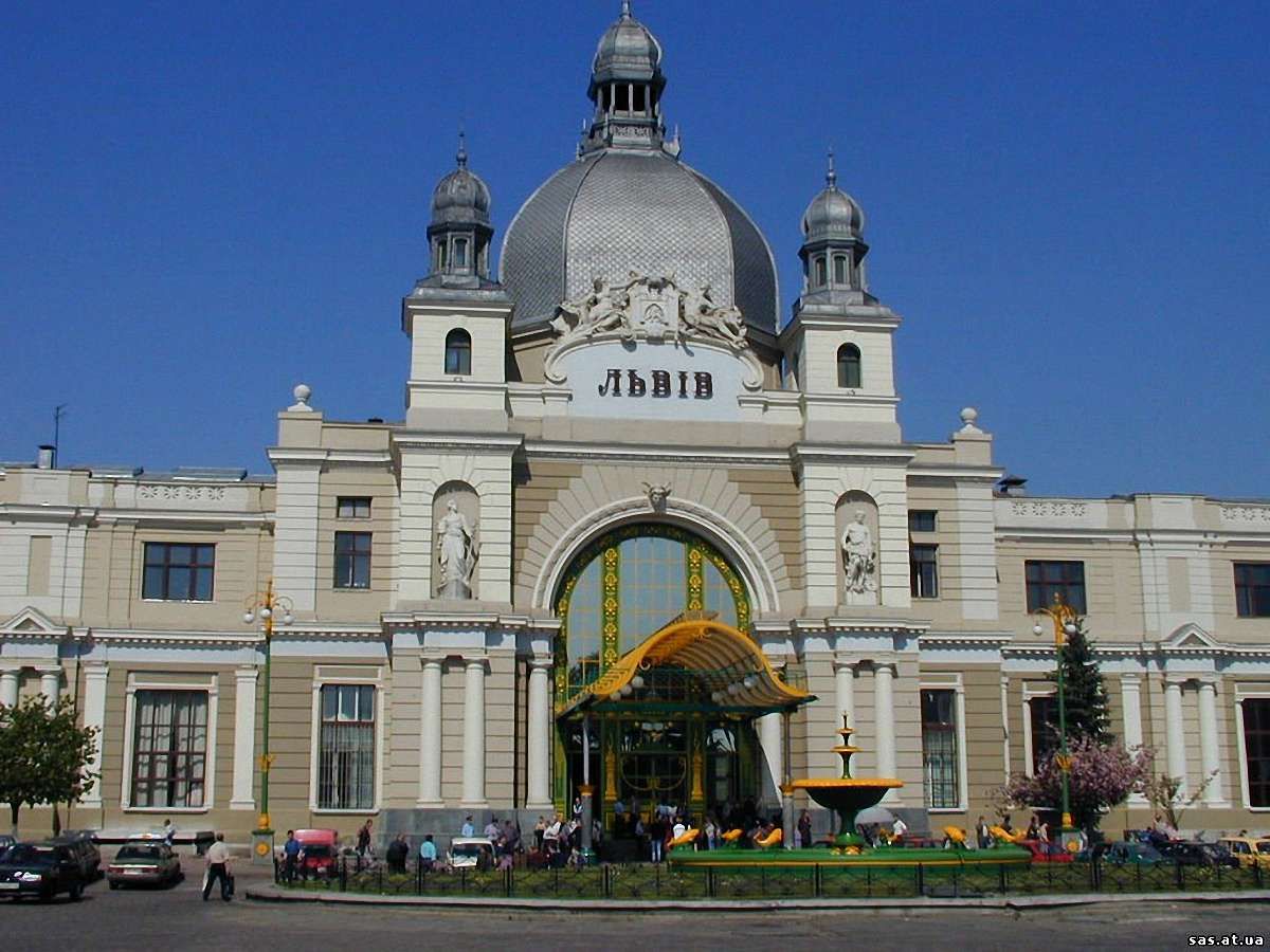 На великодні свята через Львів курсуватимуть п'ять додаткових потягів (графіки руху)