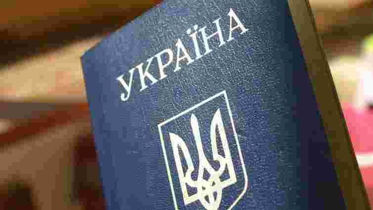 В Україні внутрішні паперові паспорти замінять на пластикові, – рішення уряду