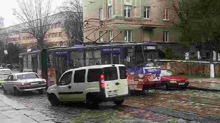 Неподалік Личаківського кладовища у Львові зійшов з рейок трамвай