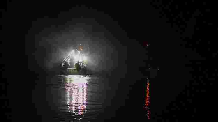 Біля берегів Камчатки затонув траулер з українцями на борту