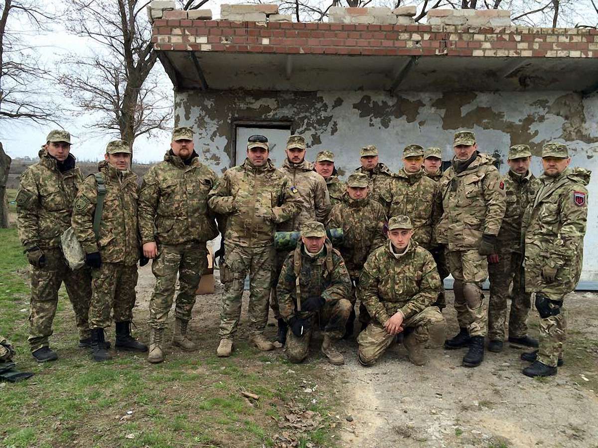 Бійці «Правого сектора» переходять на контракт у ЗСУ, – радник президента 
