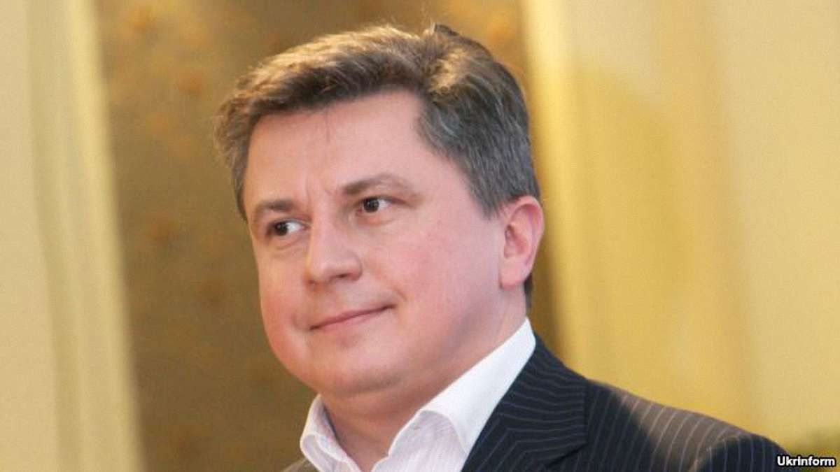 Сина Азарова оголосили у розшук