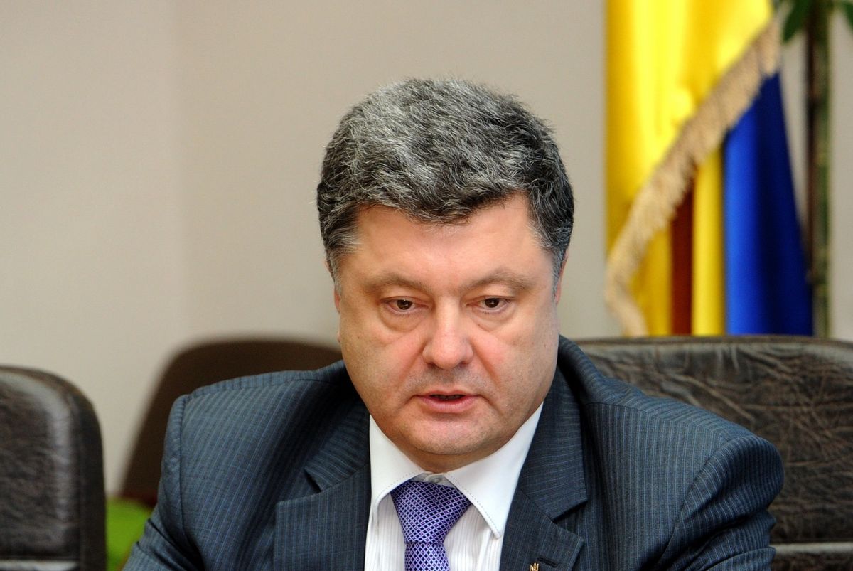 Порошенко доручив відновити мовлення ATR в Україні