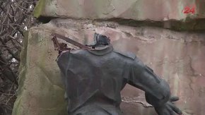 Міліція і «афганці» назвали свої версії щодо пошкодження пам`ятника у Львові