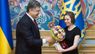 «Символічно, що перемогли в Росії», - Порошенко вручив орден чемпіонці світу з шахів