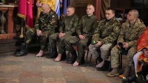 У Львові єпископ УГКЦ омив ноги 12 воякам, пораненим на передовій