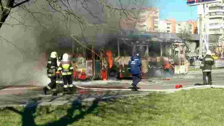 Під час пожежі у львівському тролейбусі отруївся водій