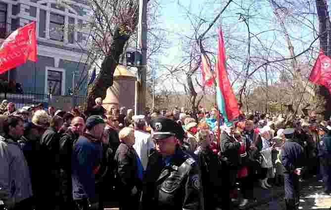 В Одесі стались сутички між «Самообороною» і людьми з комуністичними прапорами