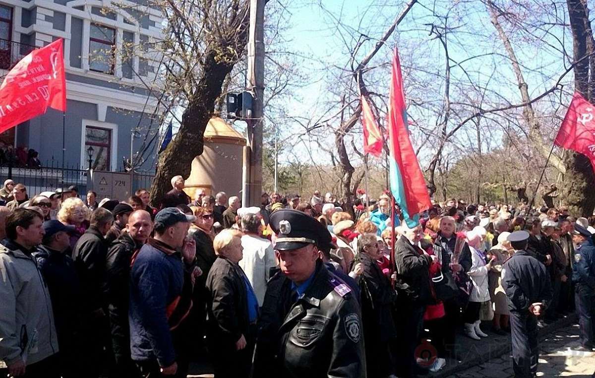 В Одесі стались сутички між «Самообороною» і людьми з комуністичними прапорами
