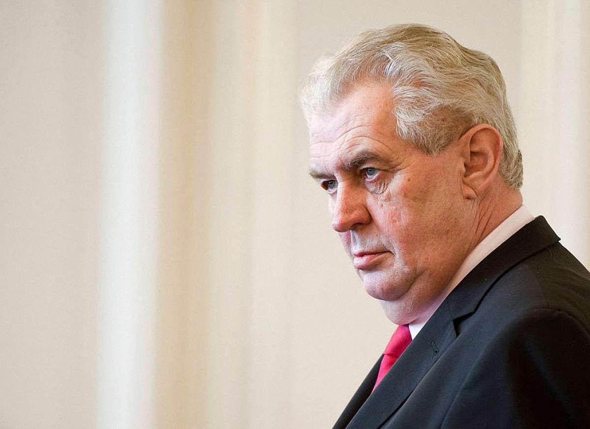 Президент Чехії відмовився брати участь у параді до Дня Перемоги в Москві