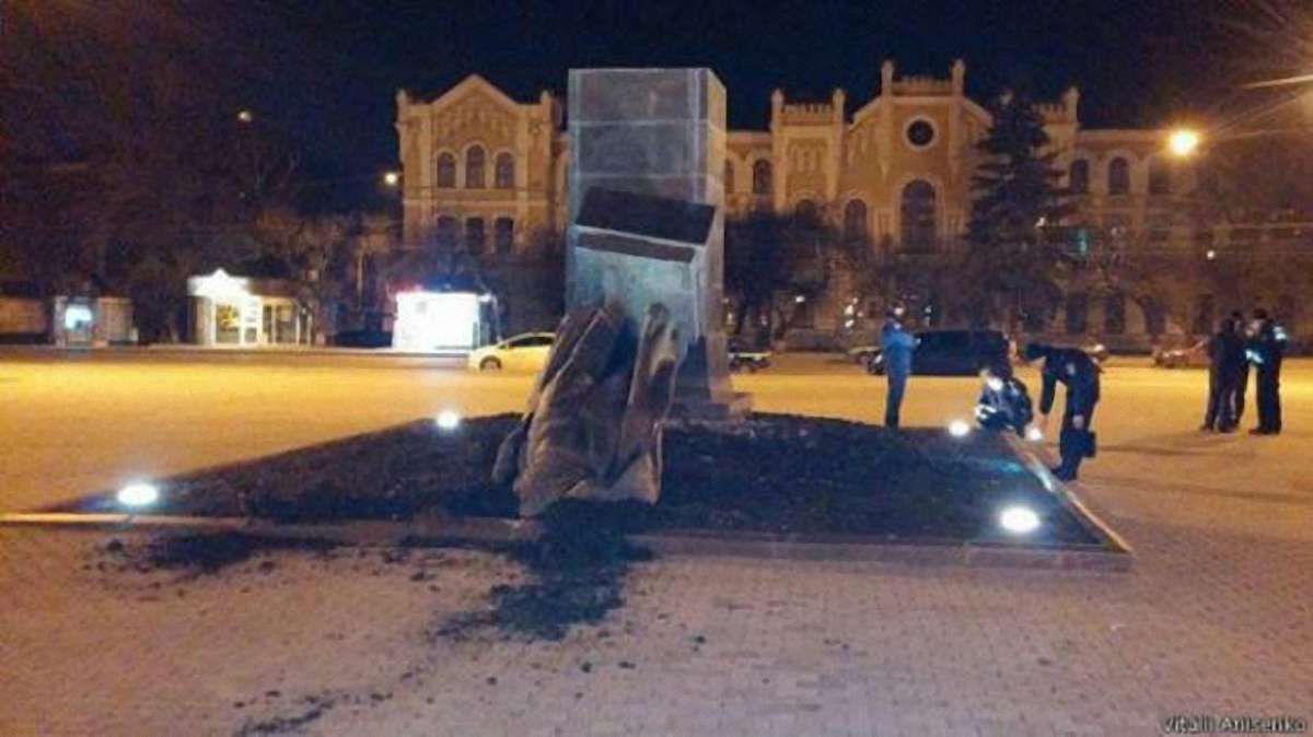 Знесення пам'ятників комуністичним вождям у Харкові класифікували як хуліганство