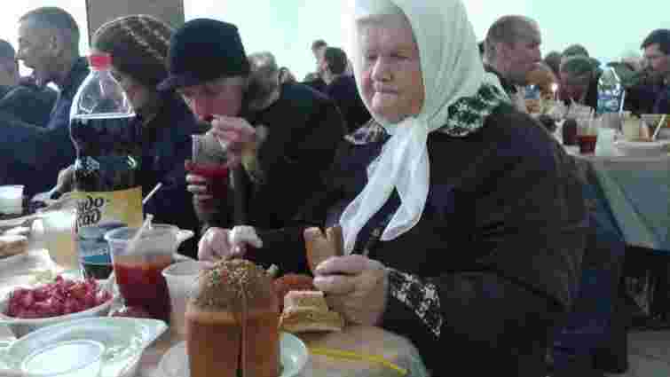 Понад 450 злиденних людей пригостили великоднім сніданком у Львові