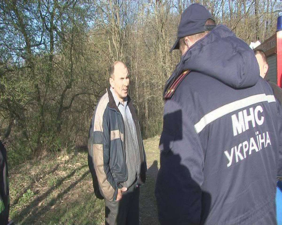 У Львові на вулиці Яневій чоловік впав у каналізацію