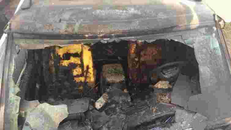 У Харкові спалили автомобіль, який волонтери купили для армії 