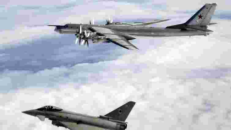 Британські винищували перехопили російські бомбардувальники