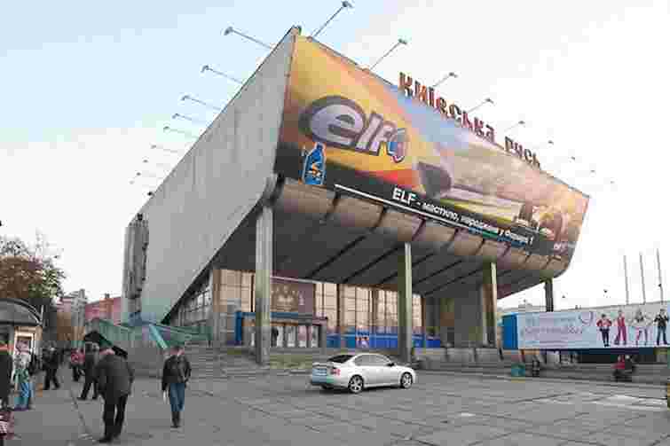 Невідомі пошкодили найбільший кіноекран України вартістю у €40 тис
