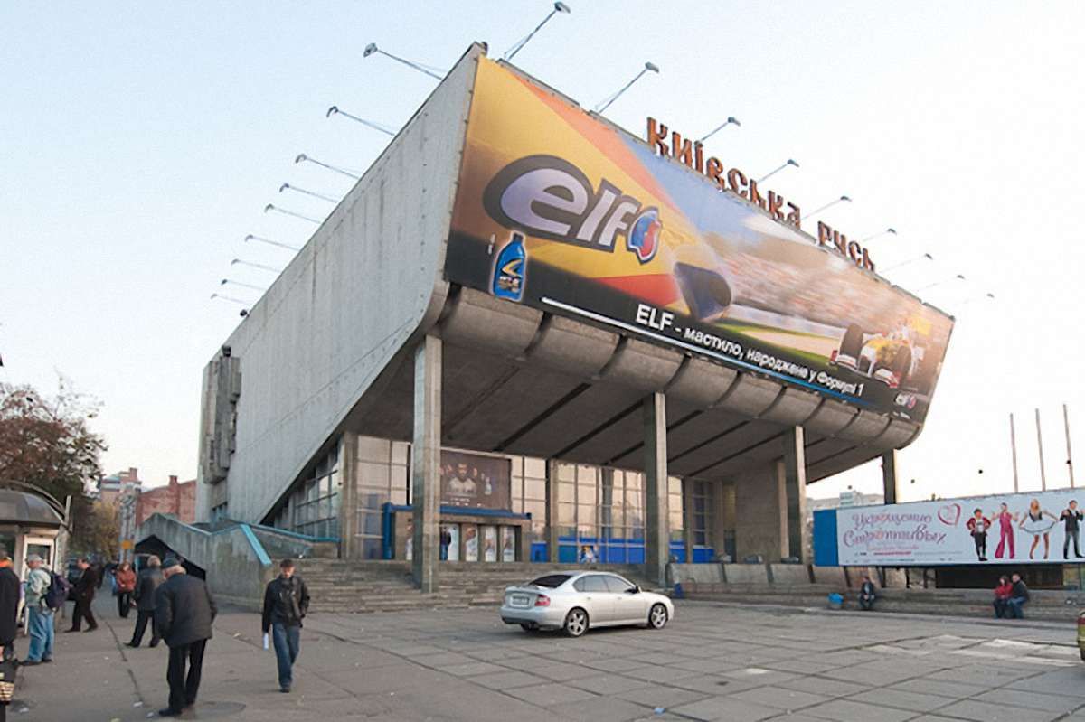 Невідомі пошкодили найбільший кіноекран України вартістю у €40 тис
