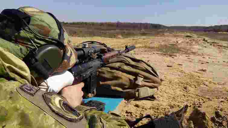 Українські волонтери вперше організували навчання для снайперів