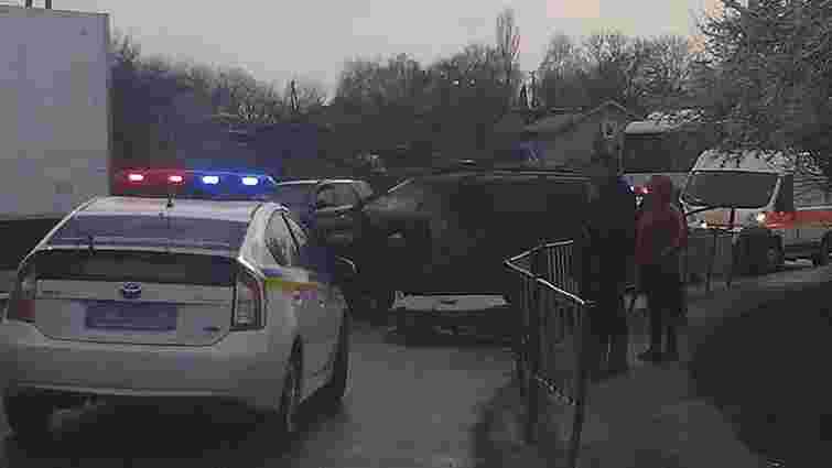 На Львівщині під час зіткнення позашляховика з вантажівкою травмувався 42-річний чоловік