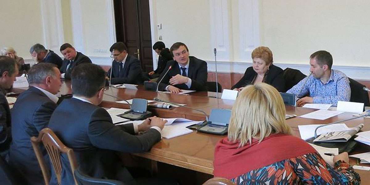 До Дня Незалежності з Києва обіцяли прибрати усю радянську символіку
