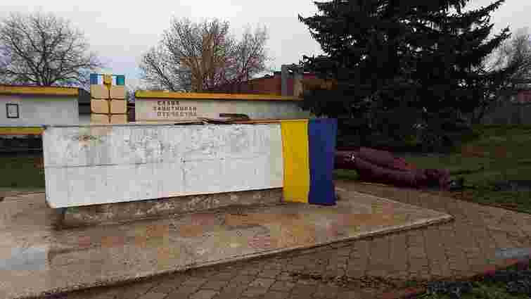 Вночі у Станиці Луганській повалили пам’ятник Леніну