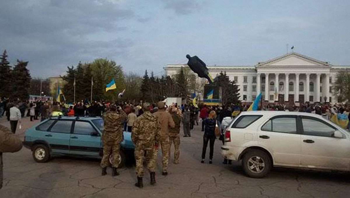 У Краматорську звалили пам'ятник Леніну (відео)