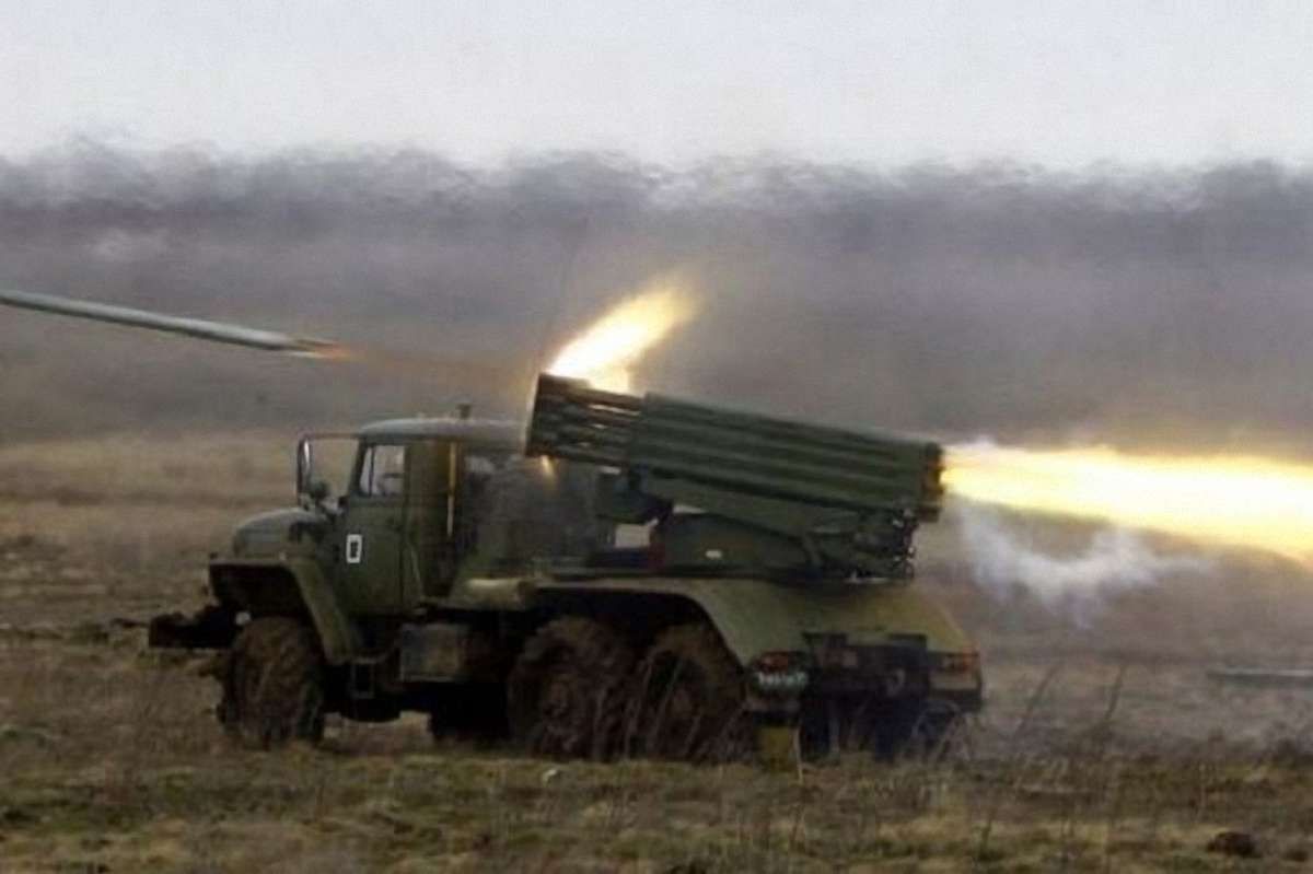Бойовики стріляли з «Градів» і мінометів в декількох населених пунктах, – штаб АТО