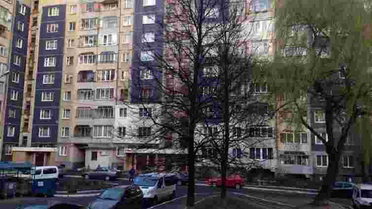 У Львові з вікна багатоповерхівки через депресію викинувся 22-річний студент