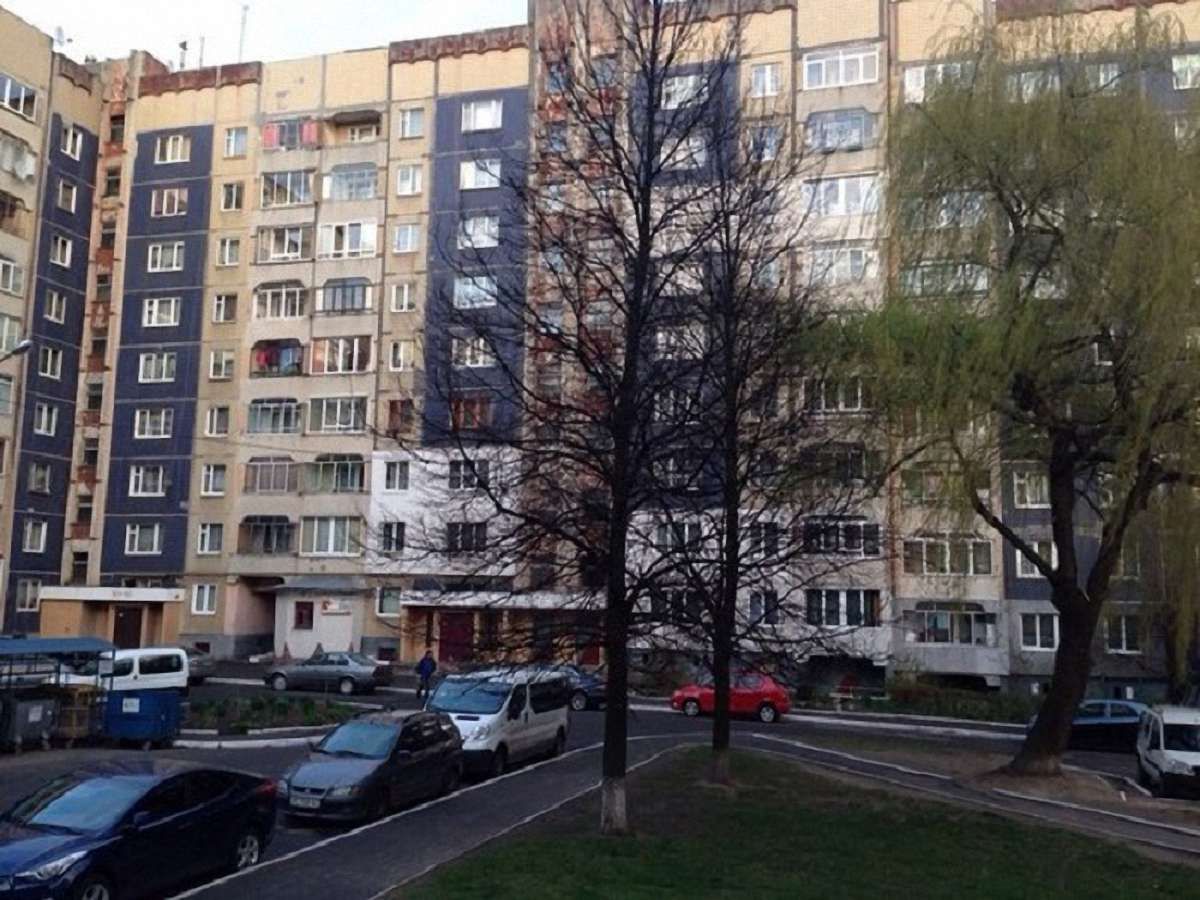 У Львові з вікна багатоповерхівки через депресію викинувся 22-річний студент