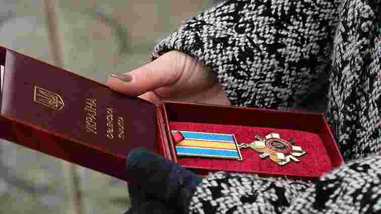 13 львівських десантників Порошенко посмертно нагородив орденами за мужність