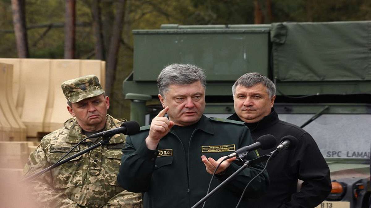 Значна частина українських офіцерів була агентами ФСБ, – Порошенко