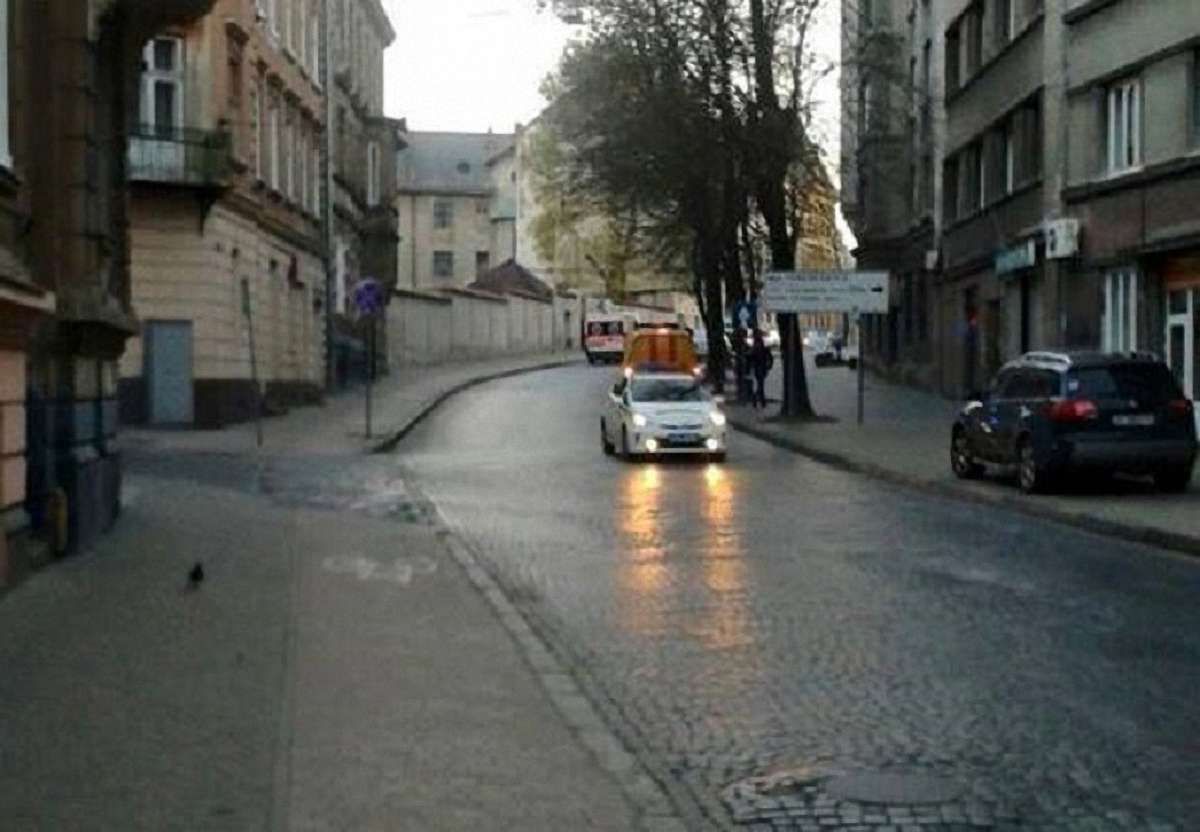 Вранці на вулиці у центрі Львова знайшли муляж гранати