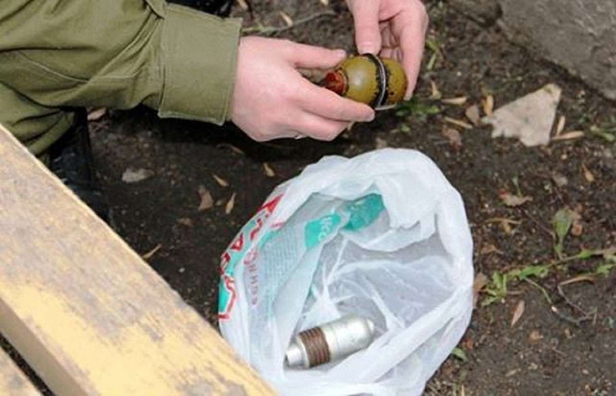 Львів`янин намагався закопати гранату поблизу гаражів на Сихові