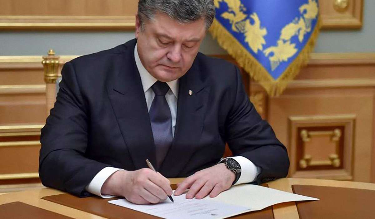 Президент звільнив від військової служби студентів денної форми навчання
