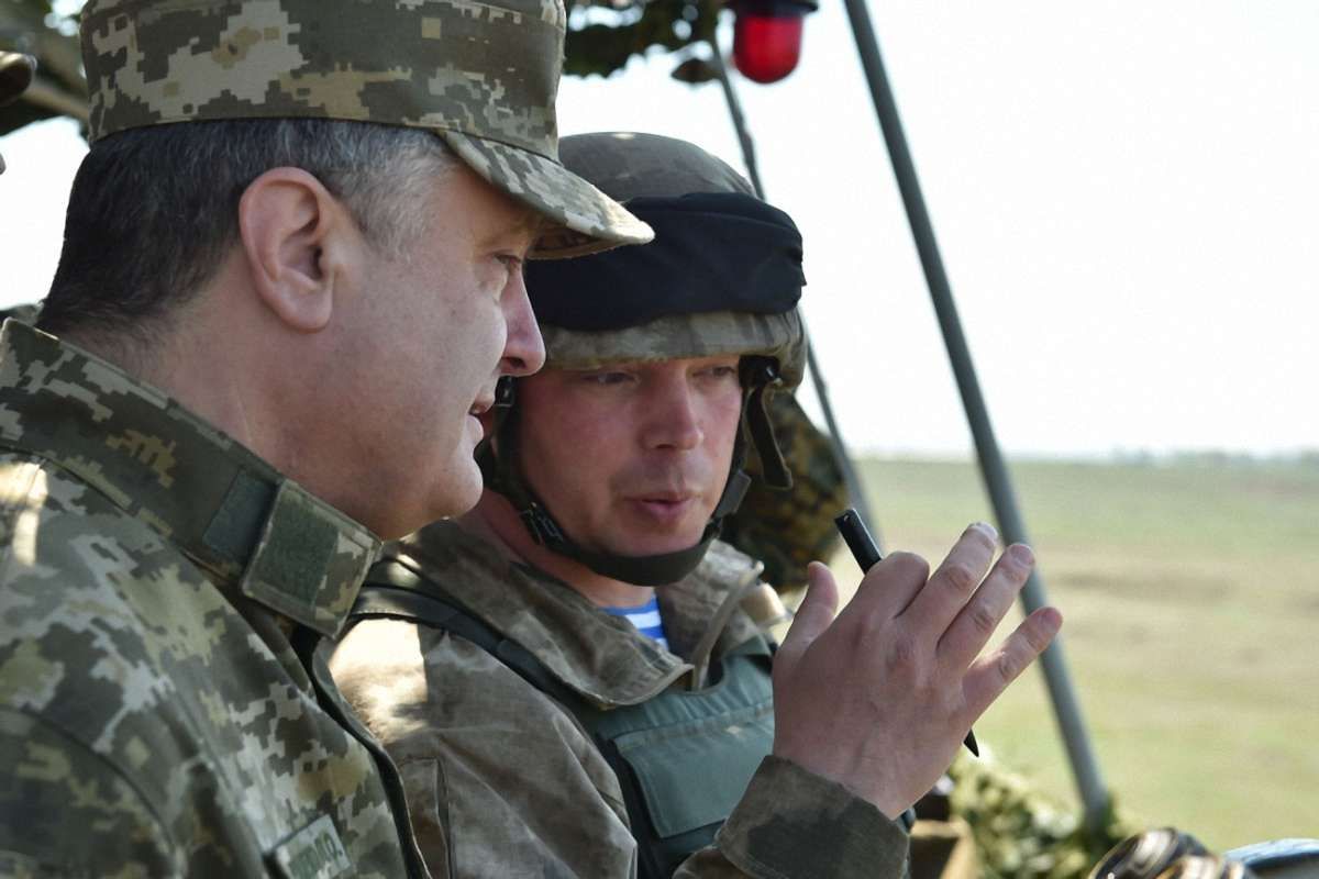 На Миколаївщині Порошенко протестував новий броньовик «Спартан»